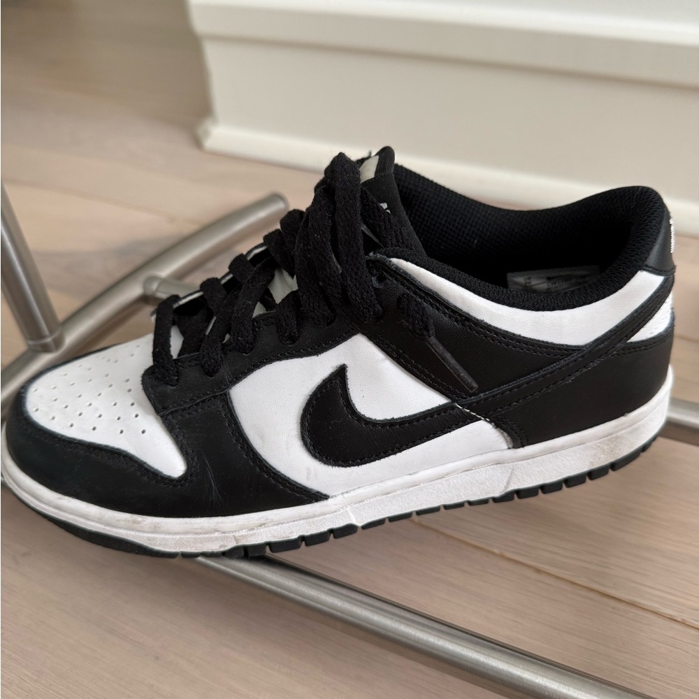 Nike Women's Athletic Shoes - Black and White